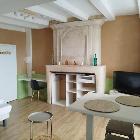 Meublé Au Pied Des Clochers Tors Apartamento *