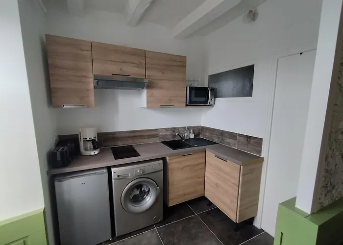 Meuble Au Pied Des Clochers Tors *