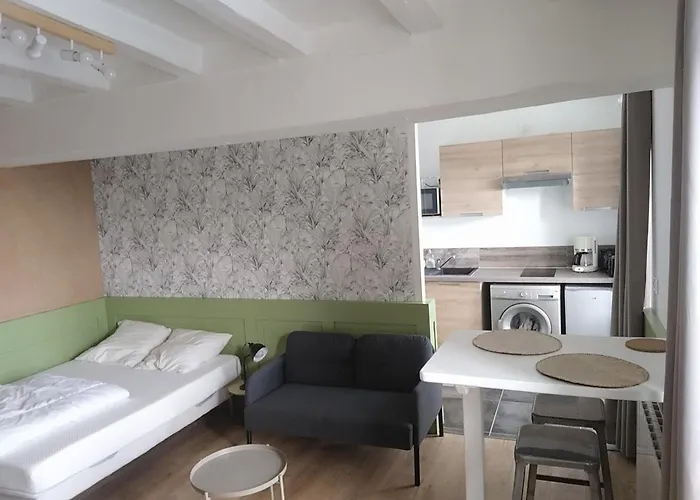 Meuble Au Pied Des Clochers Tors Le Vieil-Baugé